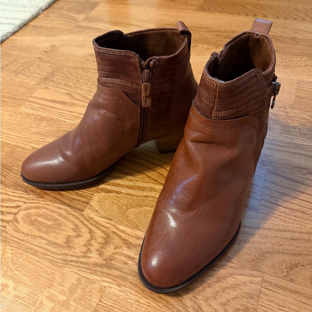 Tamaris Leather Ankle Booties with Textured Collar